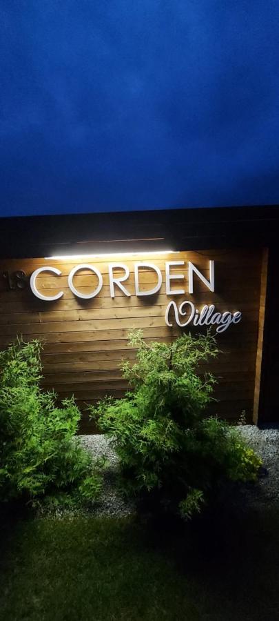 וובה Corden Village מראה חיצוני תמונה